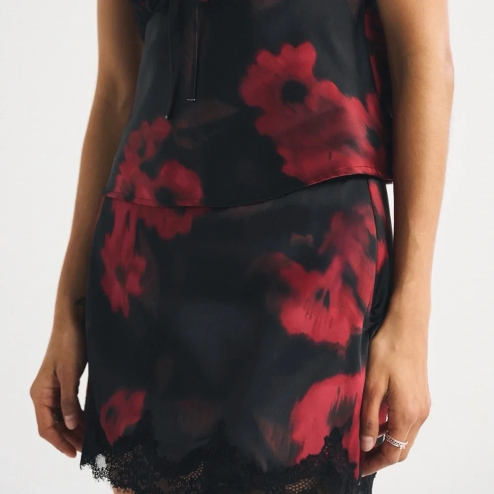 Abercrombie & Fitch Black and Red Floral Mini Skirt - Picture 2 of 5